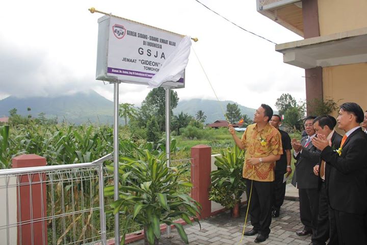 Walikota Hadiri Peresmian Gedung GSJA Gideon Kakaskasen